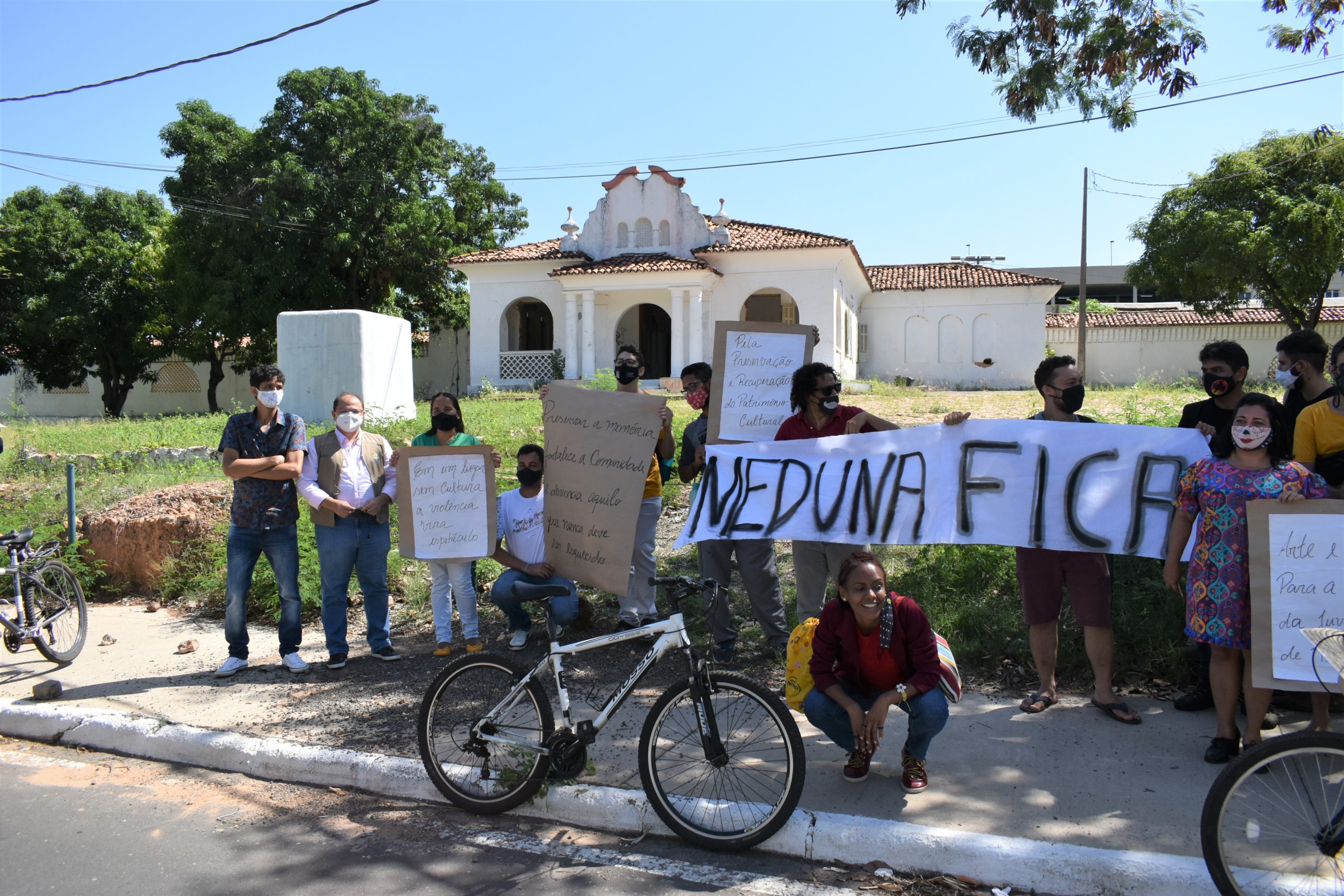 Protesto contra a demolição do Meduna